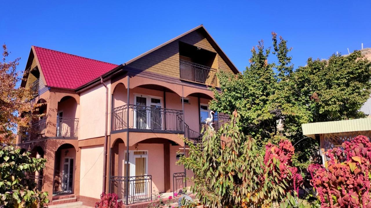 Hotel Natalia Kaji-Say Екстериор снимка